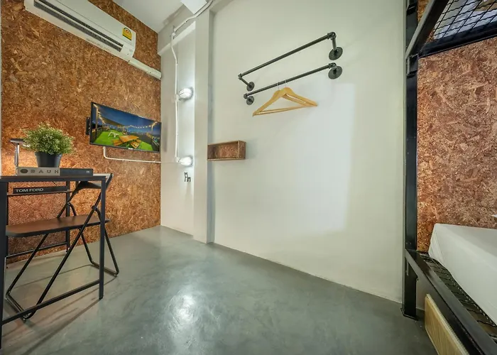 Ralph Hostel *
