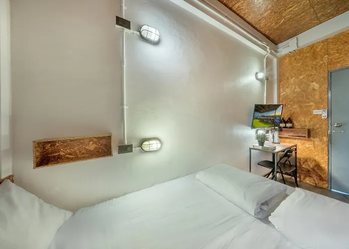 Ralph Hostel