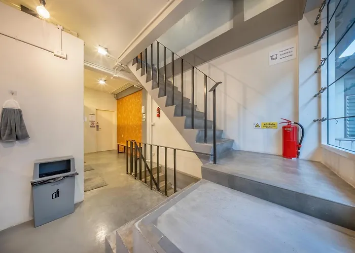 Ralph Hostel